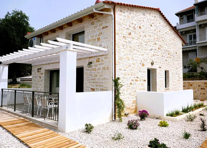 Elaia\'S Holiday Homes